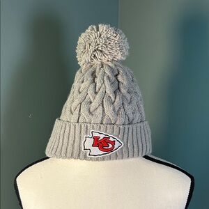 Kanas City Chiefs Gray Pom-Pom Beanie- women’s